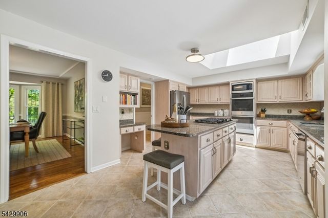 6 Windsor Ct, Clinton Twp., NJ 08801