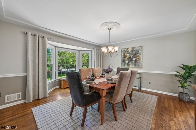6 Windsor Ct, Clinton Twp., NJ 08801