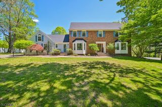 6 Windsor Ct, Clinton Twp., NJ 08801