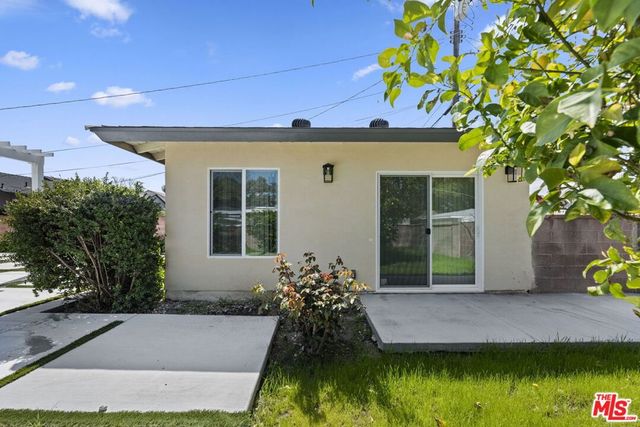 6229 Sylvia Avenue, Tarzana, CA 91335