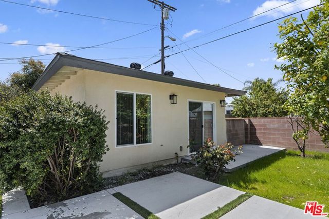 6229 Sylvia Avenue, Tarzana, CA 91335