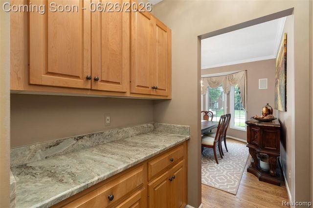 2176 Oakwood Drive, Troy, MI 48085