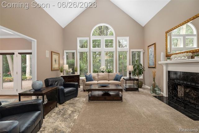 2176 Oakwood Drive, Troy, MI 48085