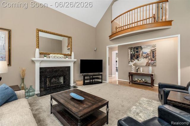 2176 Oakwood Drive, Troy, MI 48085