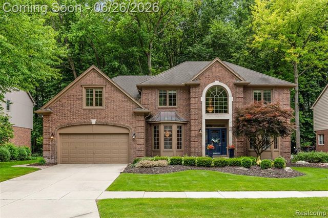 2176 Oakwood Drive, Troy, MI 48085