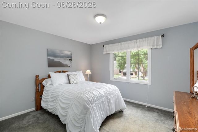 2176 Oakwood Drive, Troy, MI 48085