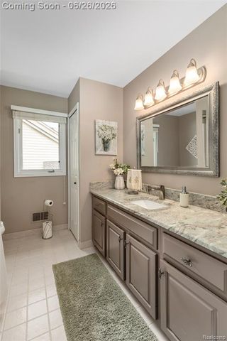 2176 Oakwood Drive, Troy, MI 48085