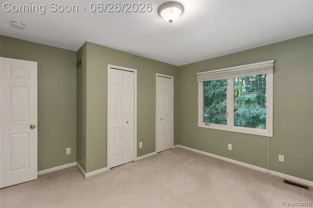 2176 Oakwood Drive, Troy, MI 48085