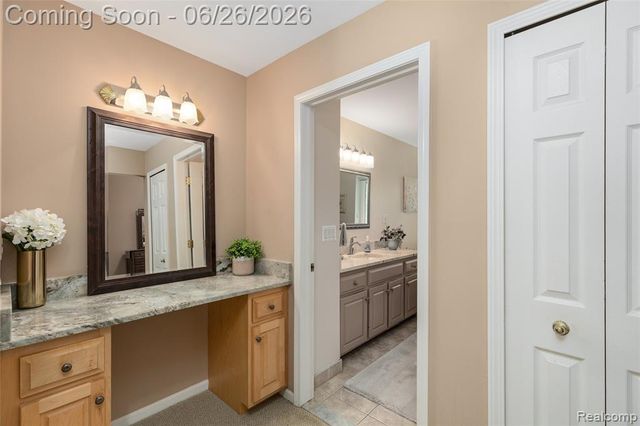 2176 Oakwood Drive, Troy, MI 48085
