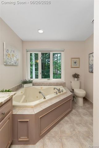 2176 Oakwood Drive, Troy, MI 48085