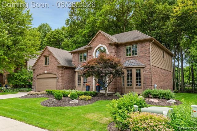 2176 Oakwood Drive, Troy, MI 48085