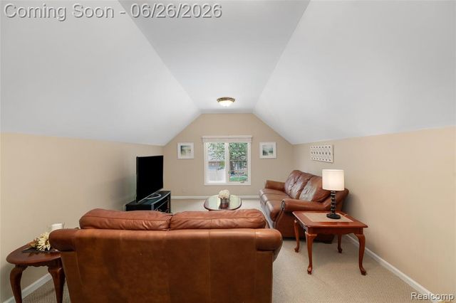 2176 Oakwood Drive, Troy, MI 48085