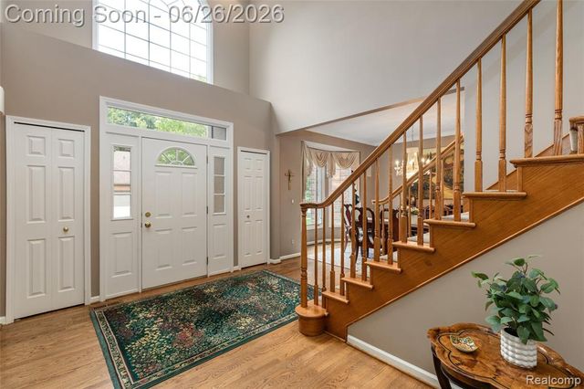 2176 Oakwood Drive, Troy, MI 48085