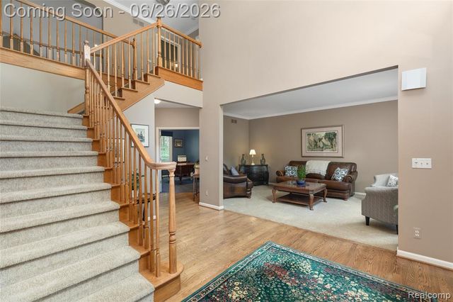 2176 Oakwood Drive, Troy, MI 48085