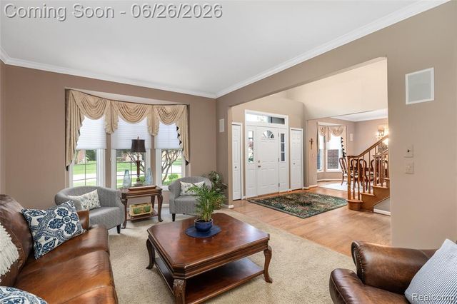 2176 Oakwood Drive, Troy, MI 48085
