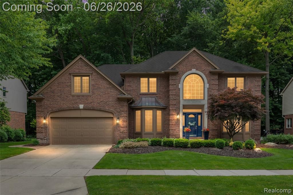 2176 Oakwood Drive, Troy, MI 48085
