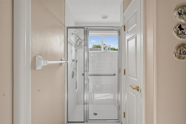 9108 WOODRIDGE RUN DRIVE, Tampa, FL 33647
