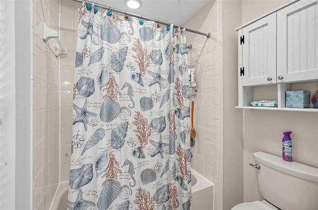 9108 WOODRIDGE RUN DRIVE, Tampa, FL 33647