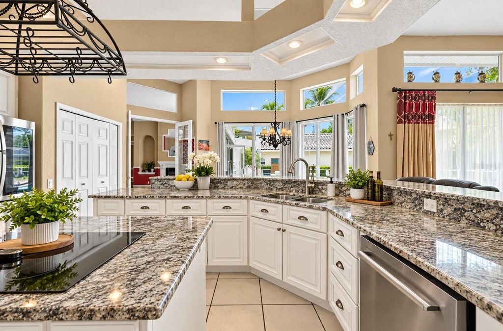 Image 14 of property listing at 9108 WOODRIDGE RUN DRIVE, Tampa, FL 33647