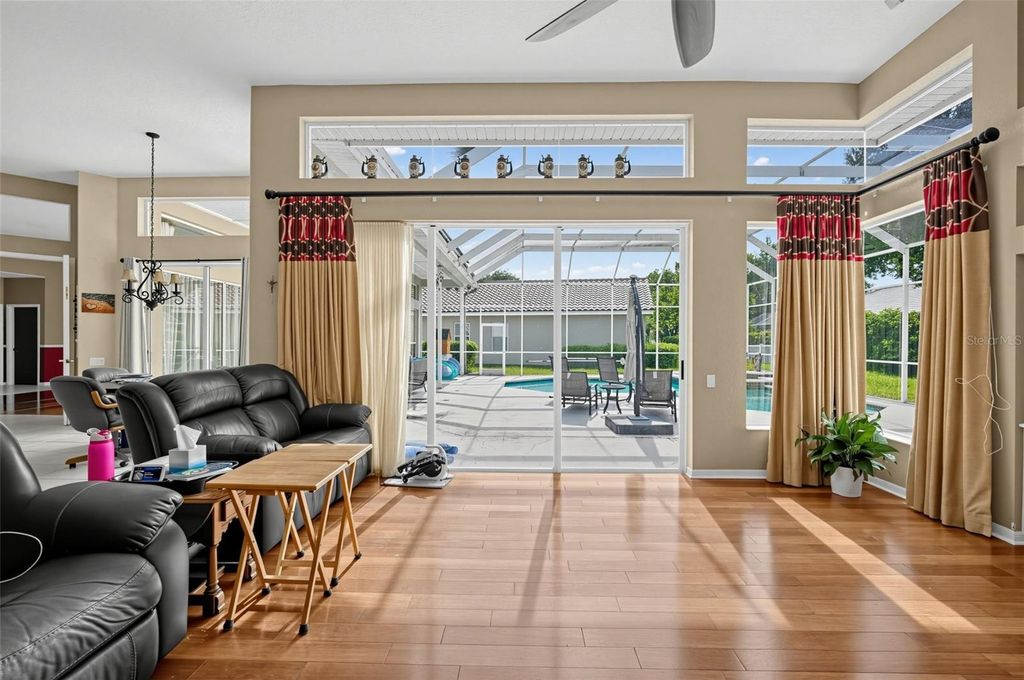 Image 17 of property listing at 9108 WOODRIDGE RUN DRIVE, Tampa, FL 33647