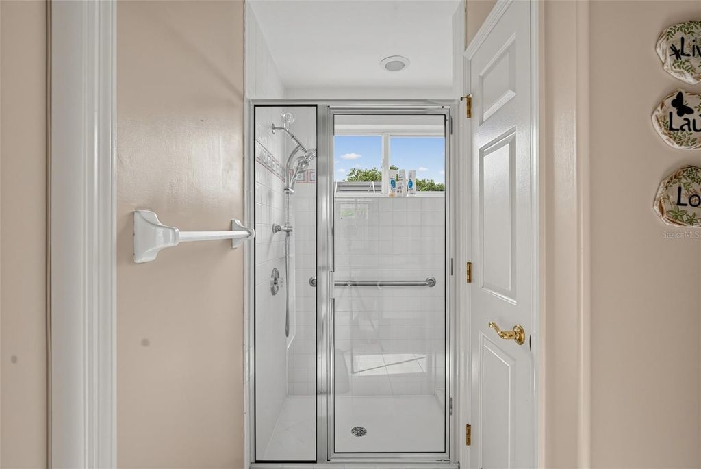 Image 36 of property listing at 9108 WOODRIDGE RUN DRIVE, Tampa, FL 33647