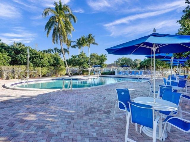 781 NW 170th Ter, Pembroke Pines, FL 33028