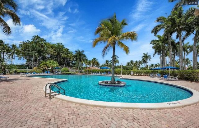 781 NW 170th Ter, Pembroke Pines, FL 33028