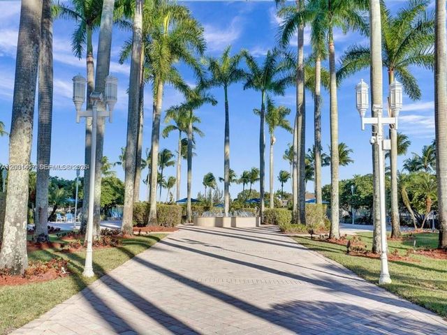 781 NW 170th Ter, Pembroke Pines, FL 33028