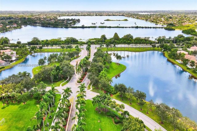 781 NW 170th Ter, Pembroke Pines, FL 33028