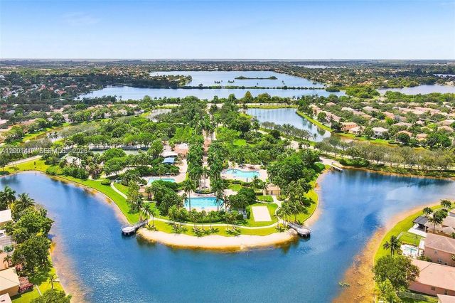 781 NW 170th Ter, Pembroke Pines, FL 33028