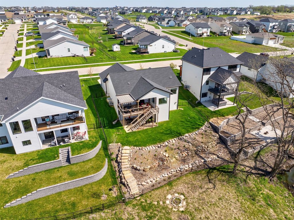 1010 Harrington Way, Waukee, IA 50263