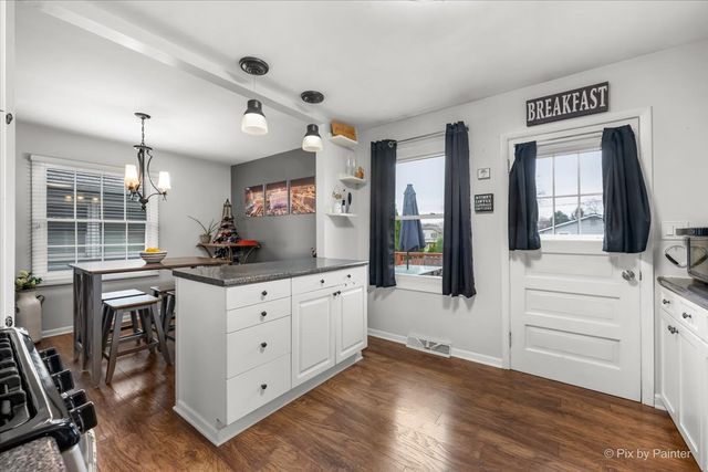 647 N Ridgemoor Avenue, Mundelein, IL 60060