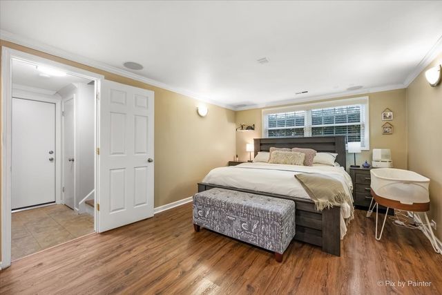 647 N Ridgemoor Avenue, Mundelein, IL 60060