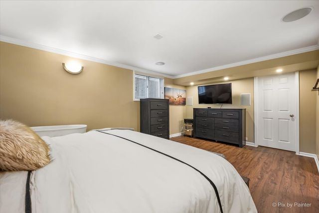 647 N Ridgemoor Avenue, Mundelein, IL 60060