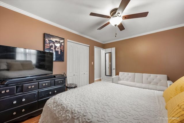 647 N Ridgemoor Avenue, Mundelein, IL 60060