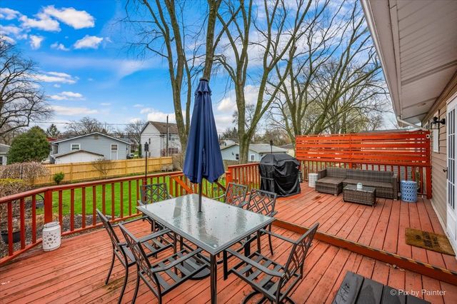 647 N Ridgemoor Avenue, Mundelein, IL 60060