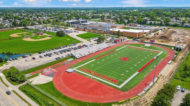 647 N Ridgemoor Avenue, Mundelein, IL 60060