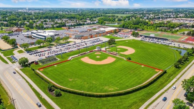 647 N Ridgemoor Avenue, Mundelein, IL 60060