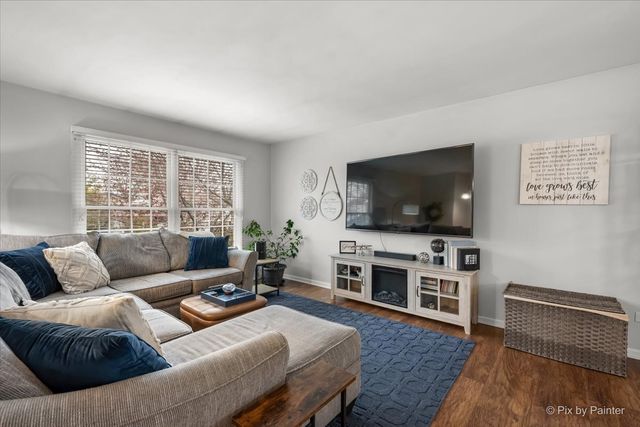 647 N Ridgemoor Avenue, Mundelein, IL 60060