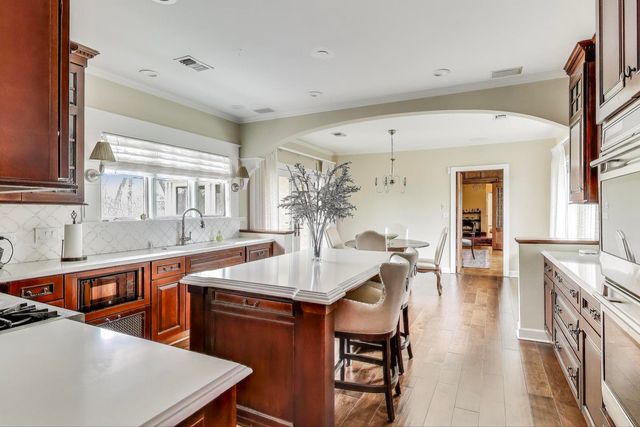 6500 Shady Lane, Burr Ridge, IL 60527