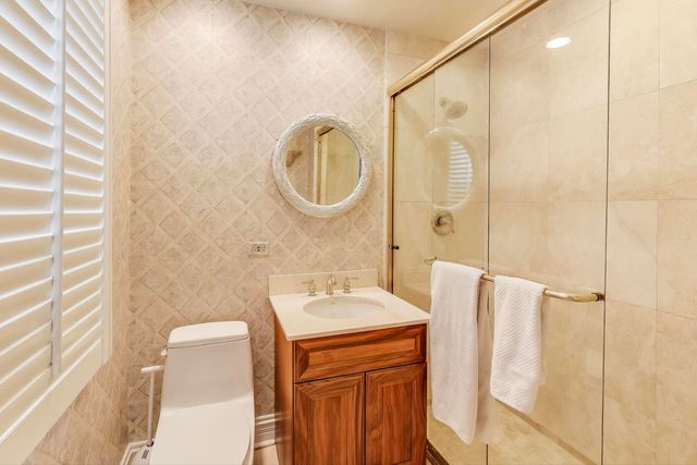 6500 Shady Lane, Burr Ridge, IL 60527