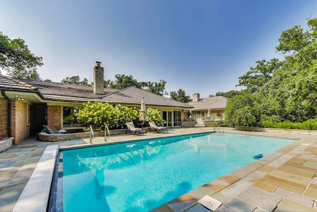 6500 Shady Lane, Burr Ridge, IL 60527