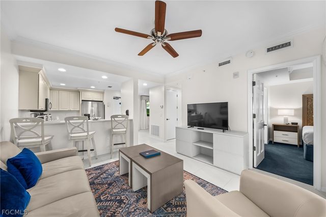 221 9th ST S 127, Naples, FL 34102