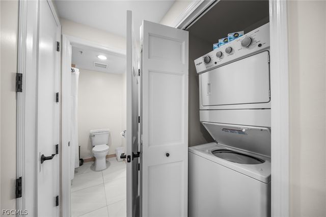 221 9th ST S 127, Naples, FL 34102