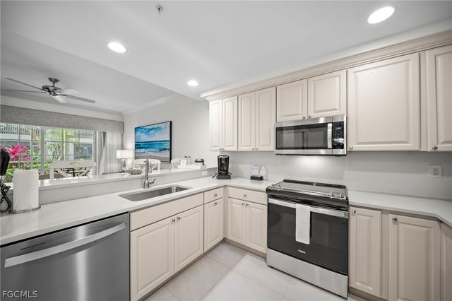 221 9th ST S 127, Naples, FL 34102