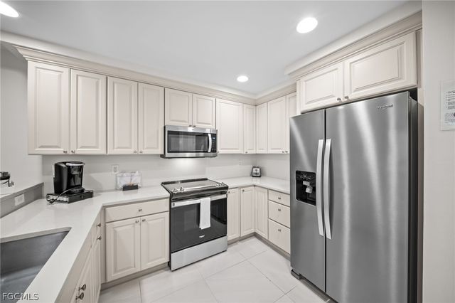 221 9th ST S 127, Naples, FL 34102