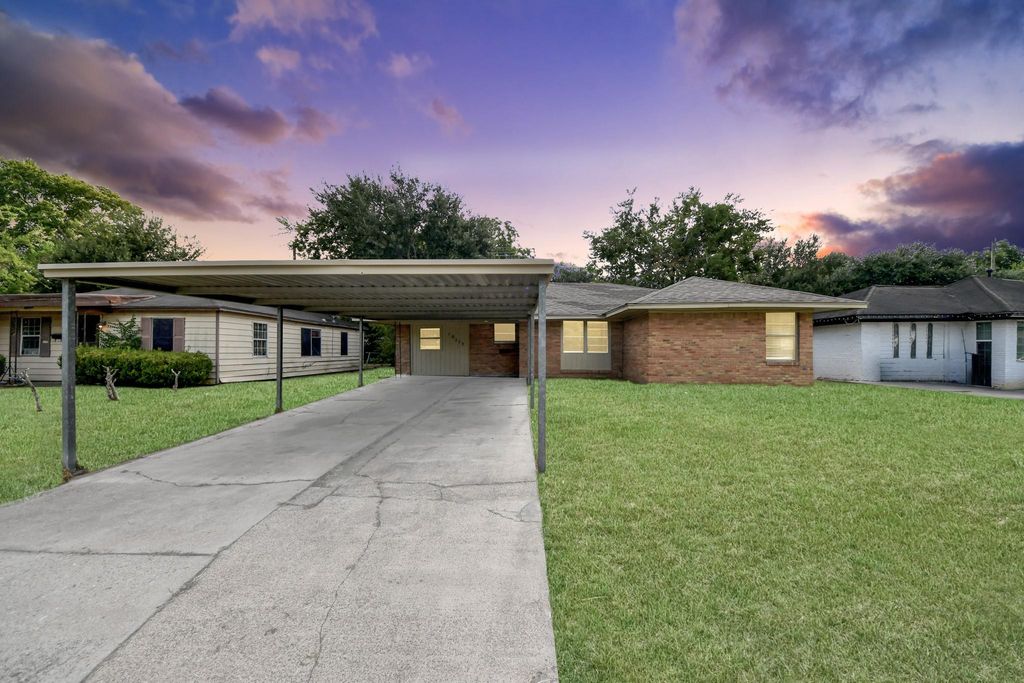 10117 Dulcimer Street, Houston, TX 77051