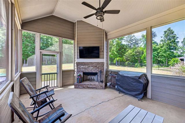 1171 Sterling Lake Drive, Jefferson, GA 30549
