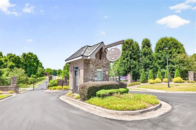 1171 Sterling Lake Drive, Jefferson, GA 30549
