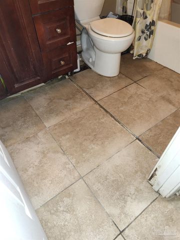 135 Valdosta Ave, Pensacola, FL 32507